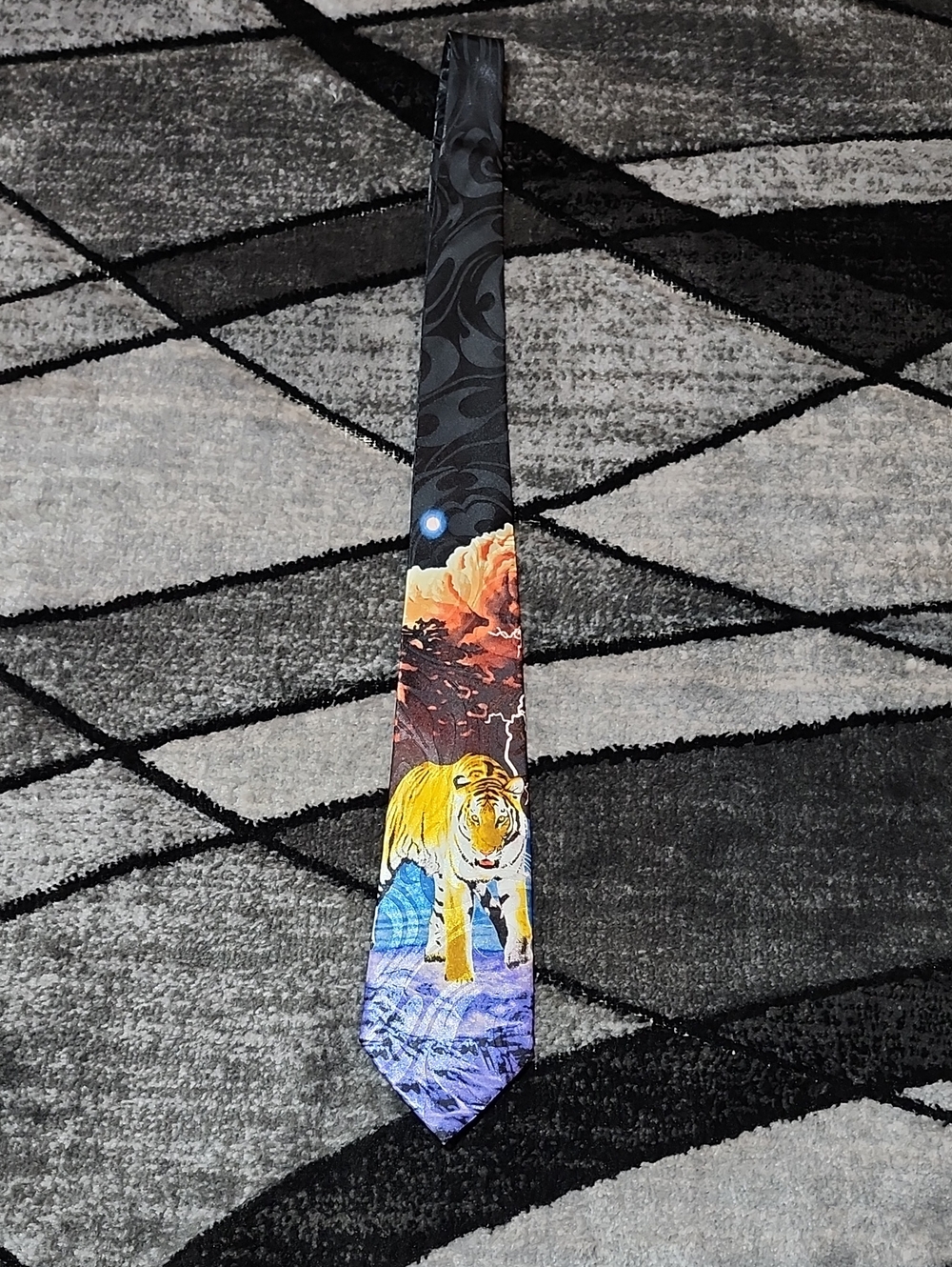 VINTAGE FRATELLO HAND MADE ENDANGERED BENGAL TIGER NOVELTY NECK-TIE